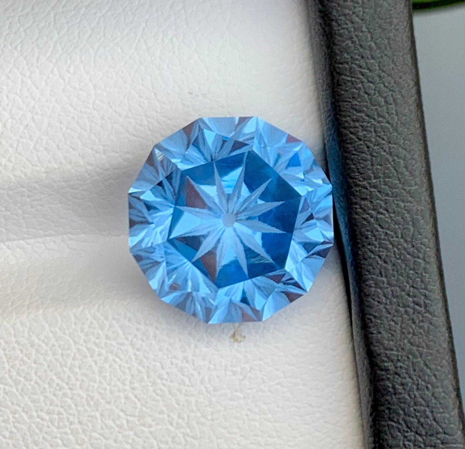 Swiss Blue Topaz Gemstone: 10.80 Carat Flower Cut Loose Stone - 4