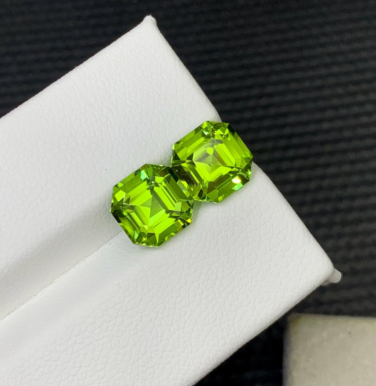 Earrings Size Green Peridot Calibrated Pair Gemstone - 4.990 Carat - 3