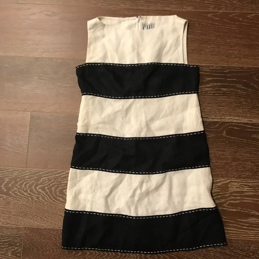 Vintage Carmen Marc Valvo Black and White Stripe Shift Dress Size 2 Mini: Title: Vintage Carmen Marc Valvo Black and White Stripe Shift Dress Size 2 MiniProvenance/Additional Info: American Estate Fine Jewelry, Arts & Antiques Purveyors and Purchasers of Antique