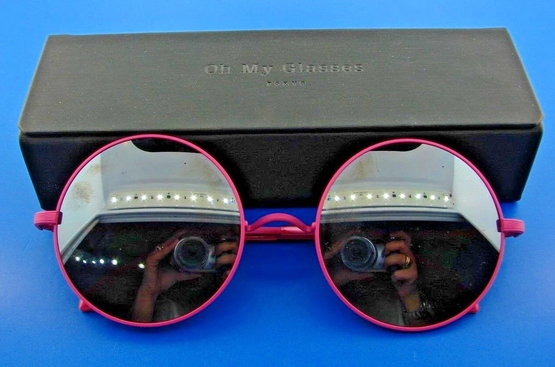 QUIRKY Oh My Glasses Tokyo Round Sunglasses w/Box: Title: QUIRKY Oh My Glasses Tokyo Round Sunglasses w/BoxProvenance/Additional Info: DK Oh My Glasses Tokyo Sunglasses · This is a most for a collector. The color is pink and black and comes