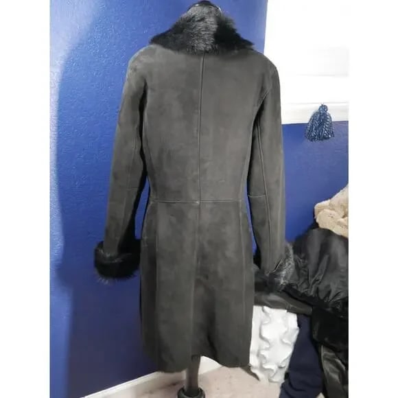 Stunning Black Ruffle Shearling Fur Coat Jacket - 3