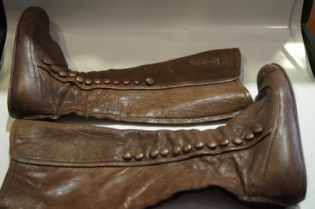 LANVIN 2006 BROWN FLAT BOOTS ZIPPER BUTTONS LEATHER 8 1/2 STYLISH - 10