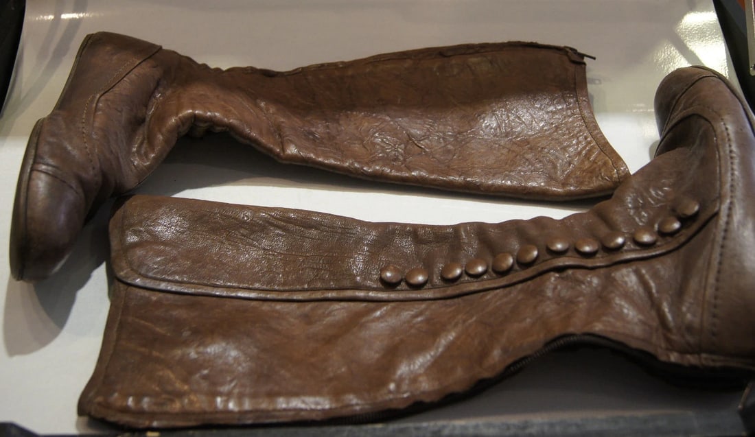 LANVIN 2006 BROWN FLAT BOOTS ZIPPER BUTTONS LEATHER 8 1/2 STYLISH - 2