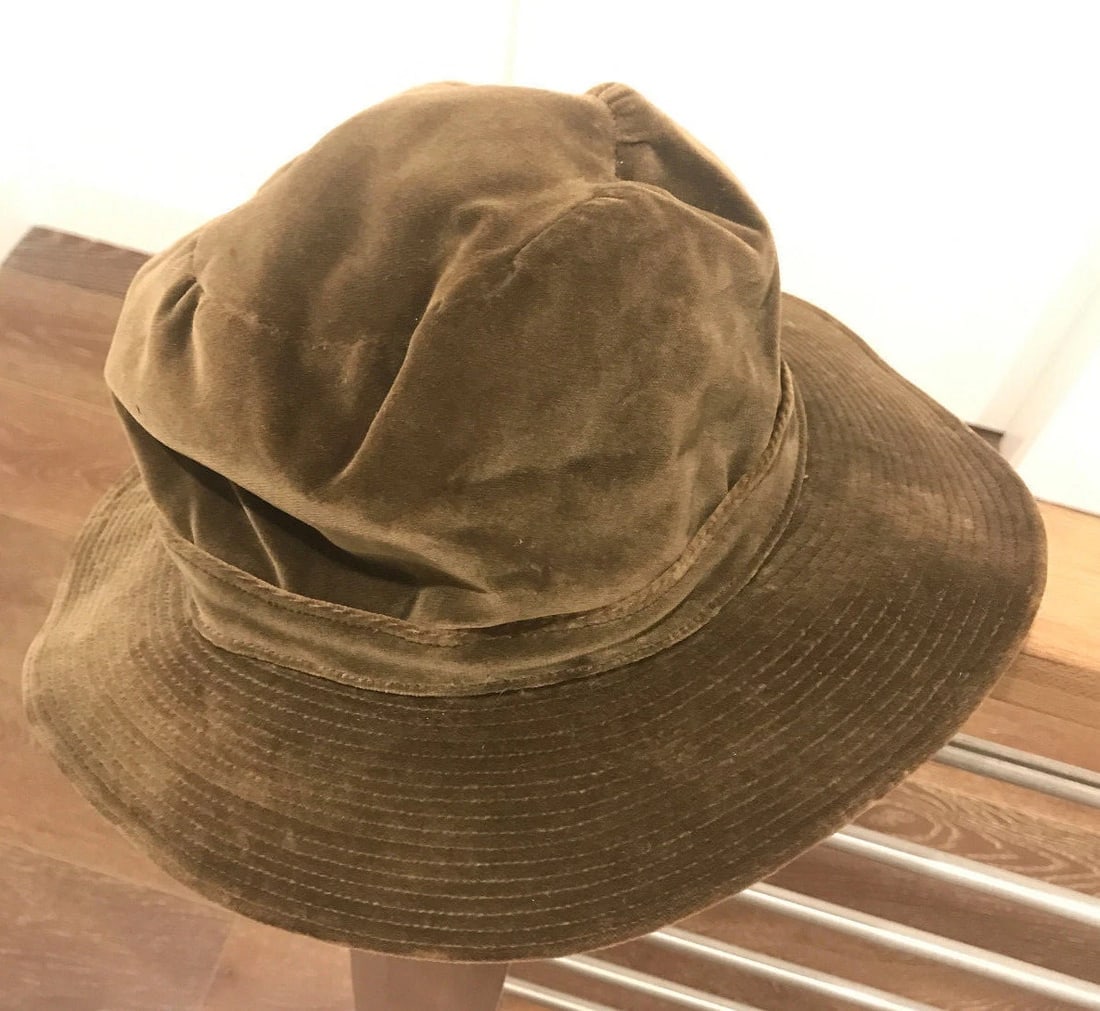 Vintage Rochelle New York Brown / Green Velvet Bucket Hat Cap: Title: Vintage Rochelle New York Brown / Green Velvet Bucket Hat CapProvenance/Additional Info: American Estate Fine Jewelry, Arts & Antiques Purveyors and Purchasers of Antique and Estate