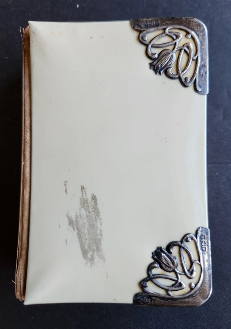 1890s COMMON PRAYER BOOK in ENGLISH antique SILVER DECORATED NICE BINDING (1 of 7)