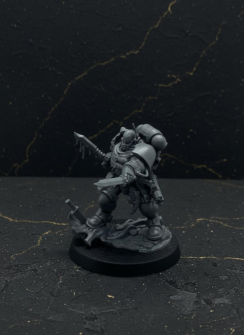 Primaris Lieutenant with Combi Weapon, Assembled Space Marines Miniature for Warhammer 40k - 2