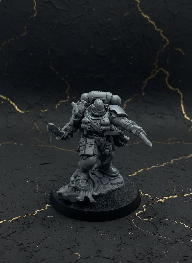 Primaris Lieutenant with Combi Weapon, Assembled Space Marines Miniature for Warhammer 40k - 4