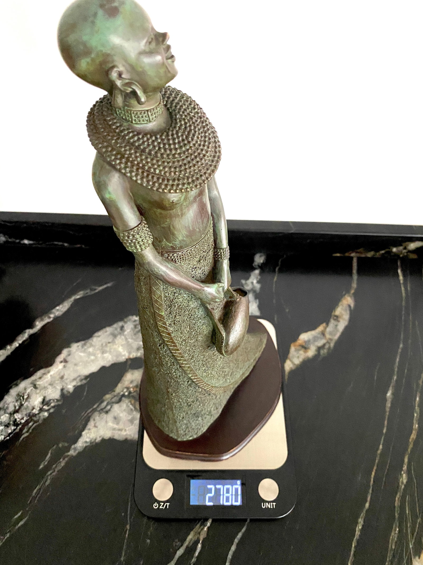Remarkable Vintage Bronze Statue shaped like an African Woman - 10