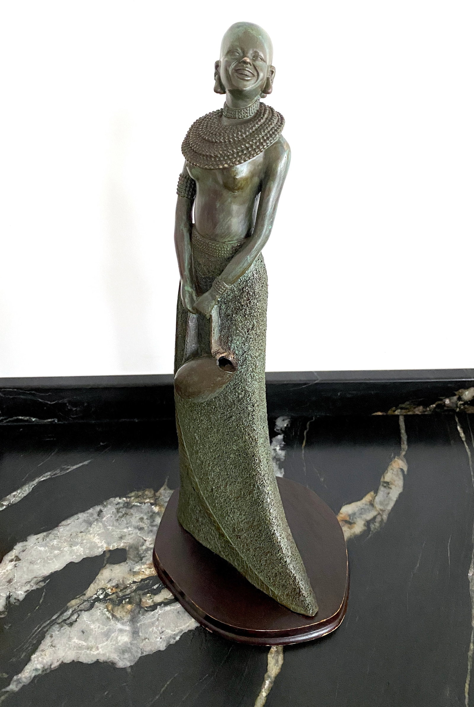 Remarkable Vintage Bronze Statue shaped like an African Woman - 5