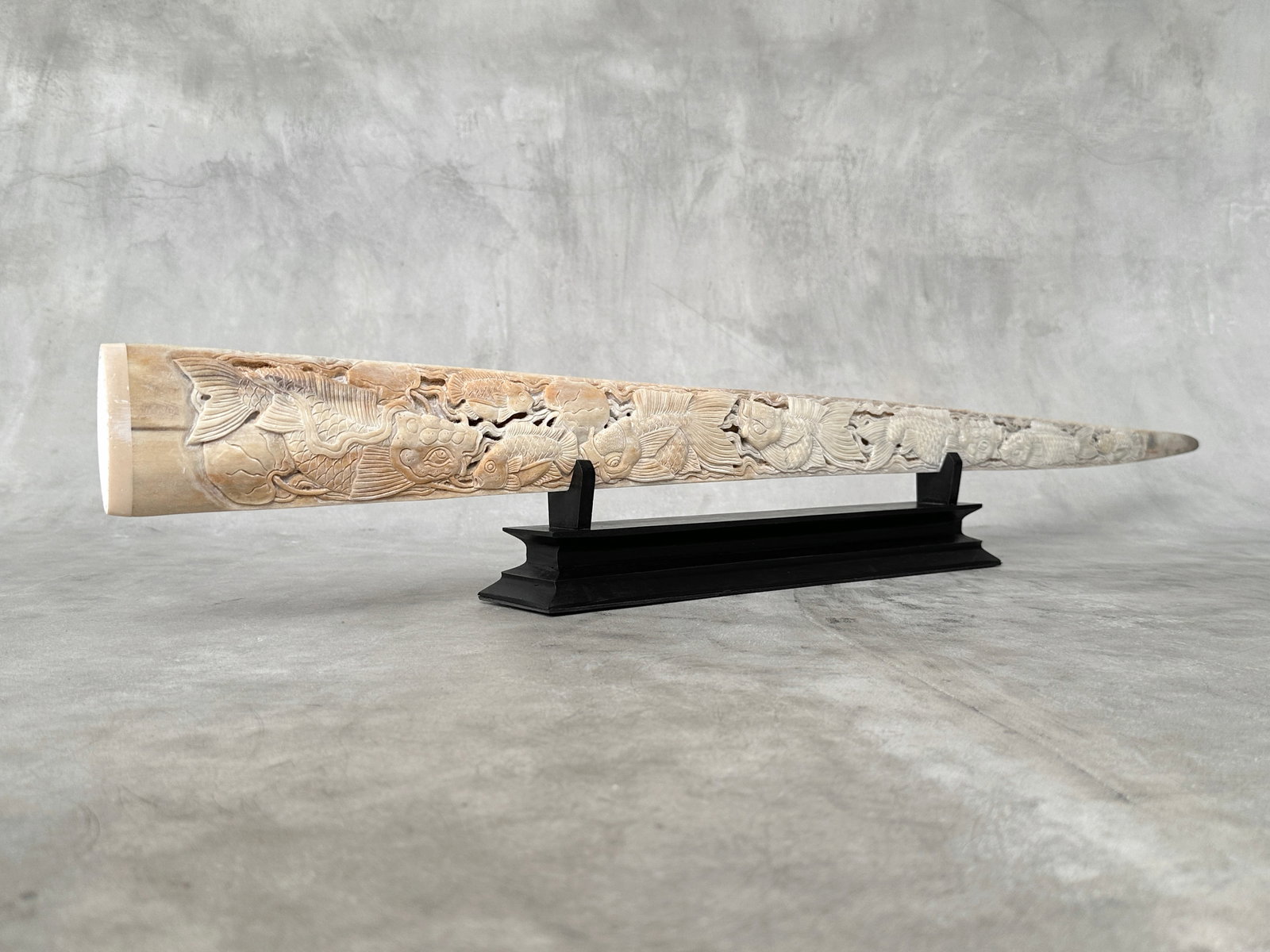 Stunning large carved swordfish tusk - Japanese koi motif - 4