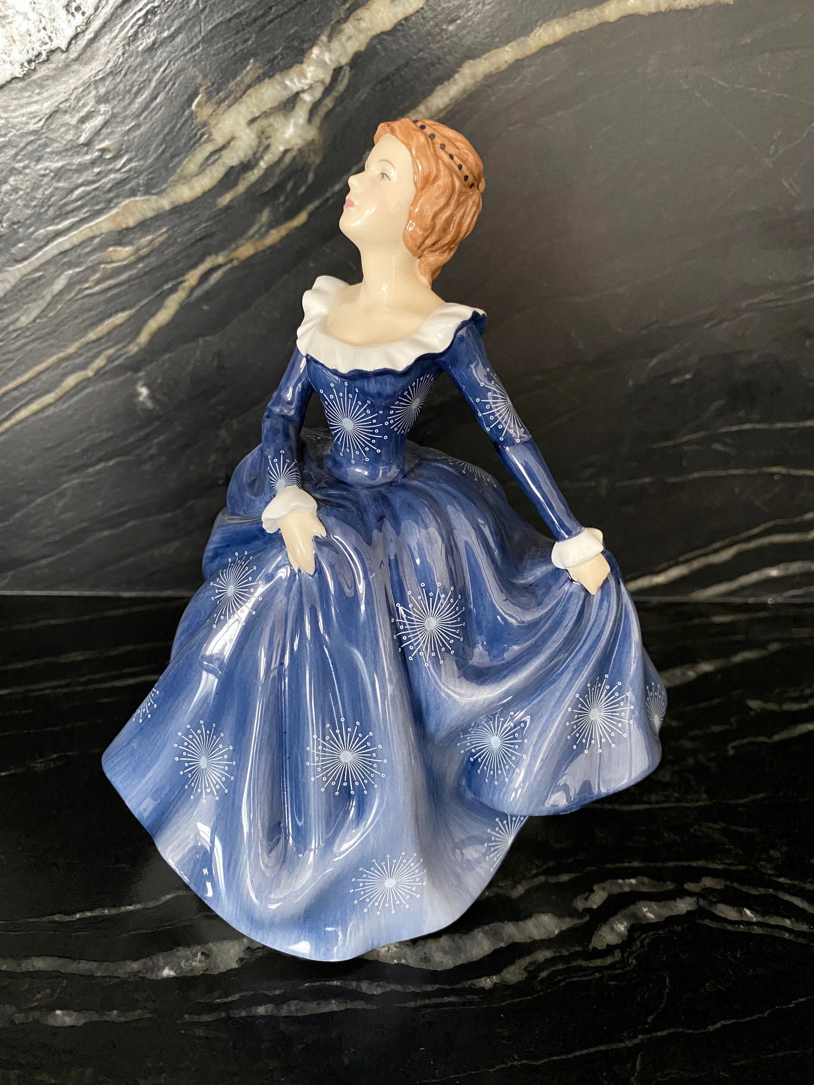 Royal Doulton figure Fragrance HN4931 Petites: Title: Royal Doulton figure Fragrance HN4931 PetitesMaker:M DaviesOrigin: EnglandDate/Period:2006Materials:PorcelainSize:14 x 11 x 18 cmDescription: Reserve: $240.00 Shipping:Domestic: Flat-rate of