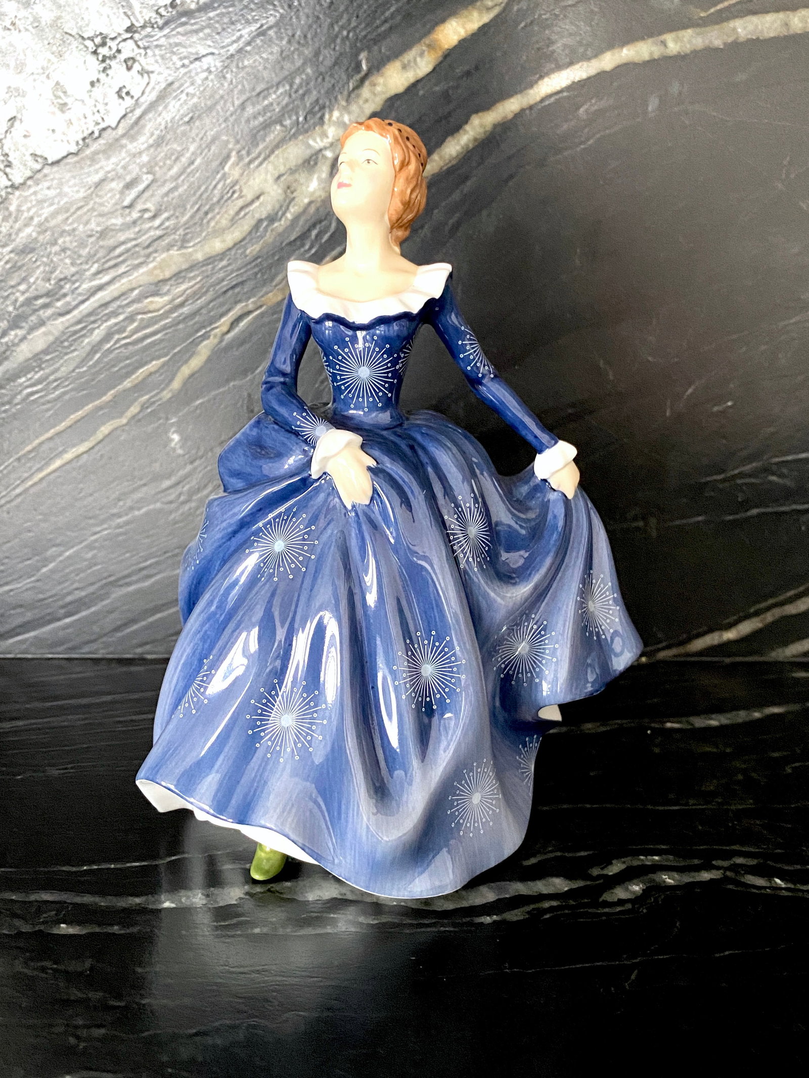 Royal Doulton figure Fragrance HN4931 Petites - 2