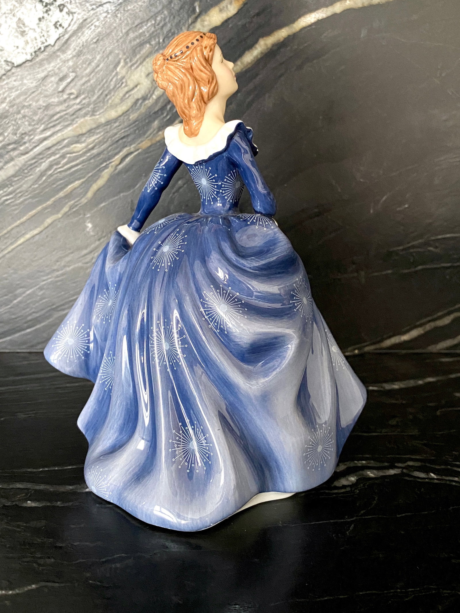 Royal Doulton figure Fragrance HN4931 Petites - 4