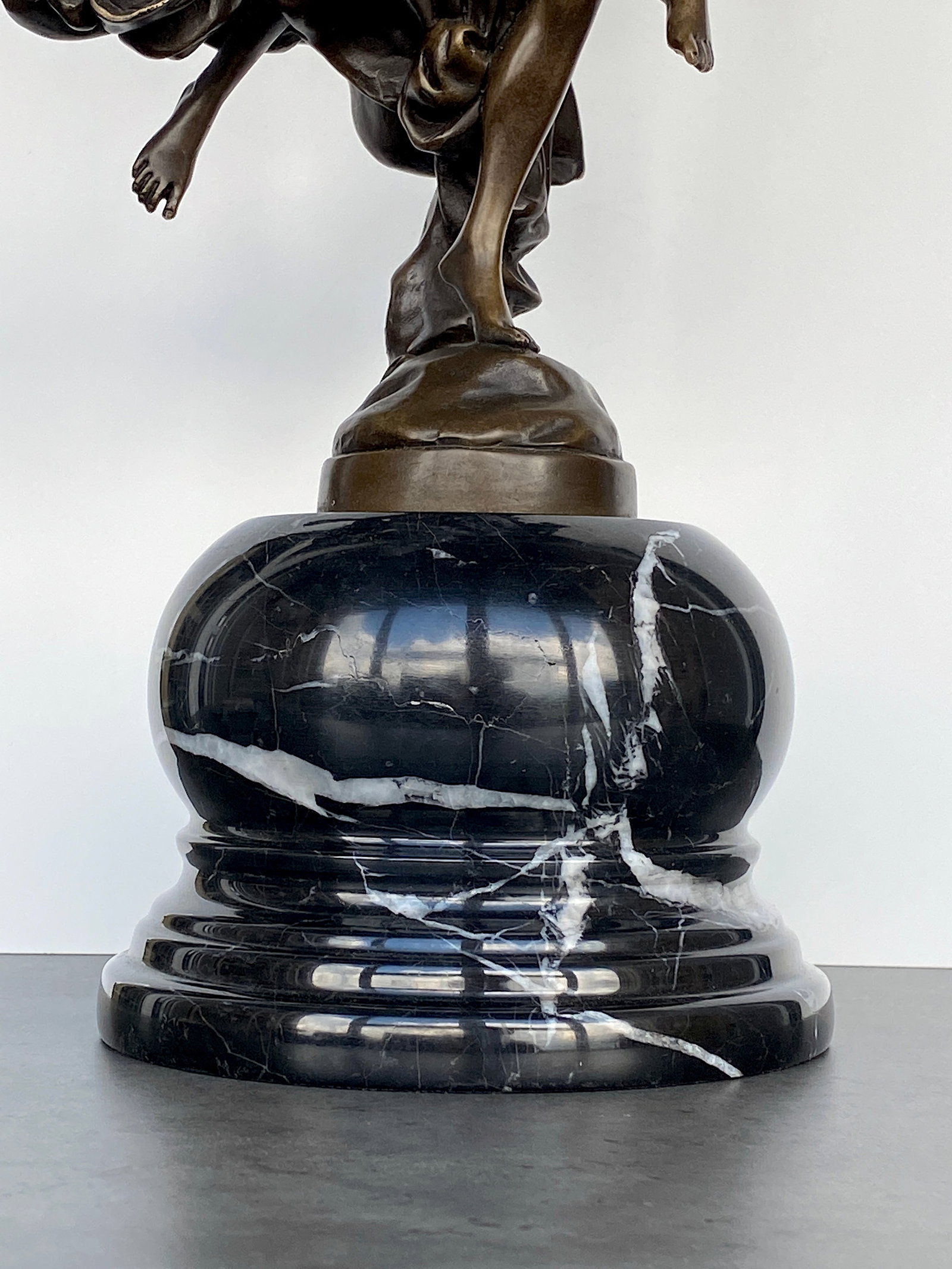 Sign. Bronze Gloria victim signed sculpture with marble base - 9