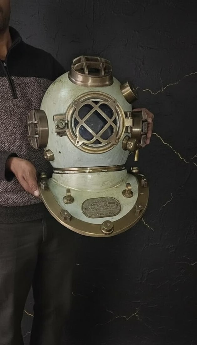 Mark V U.S Navy Deep Sea Diving Helmet Antique Style Steel & Aluminum Reproduction: Title:Mark V U.S Navy Deep Sea Diving Helmet Antique Style Steel & Aluminum ReproductionDescription:This is a handmade reproduction of a vintage U.S Navy Mark V deep sea diving helmet. This