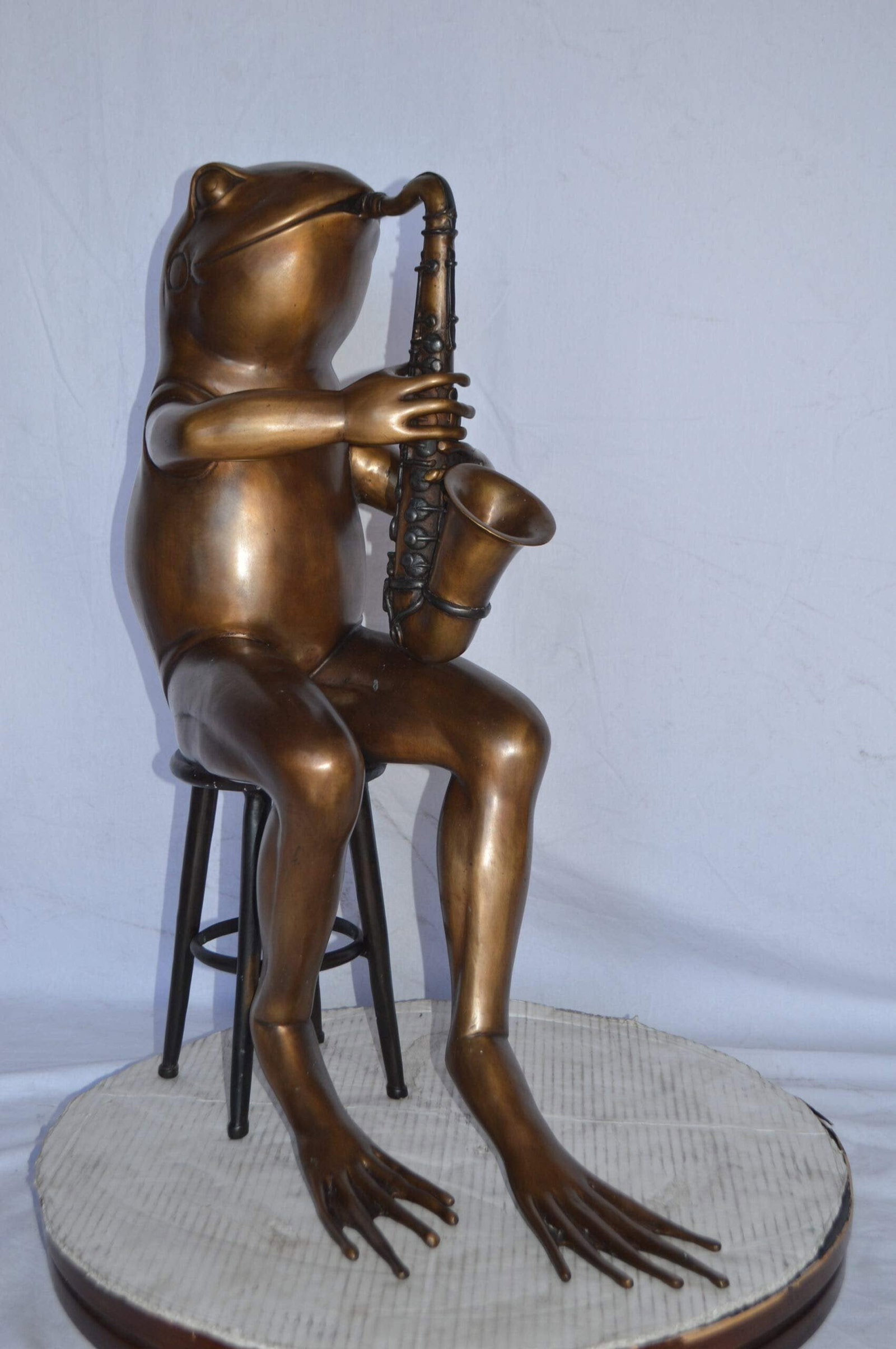 Frog playing saxophone bronze statue - Size: 23"L x 15"W x 30"H. - 9