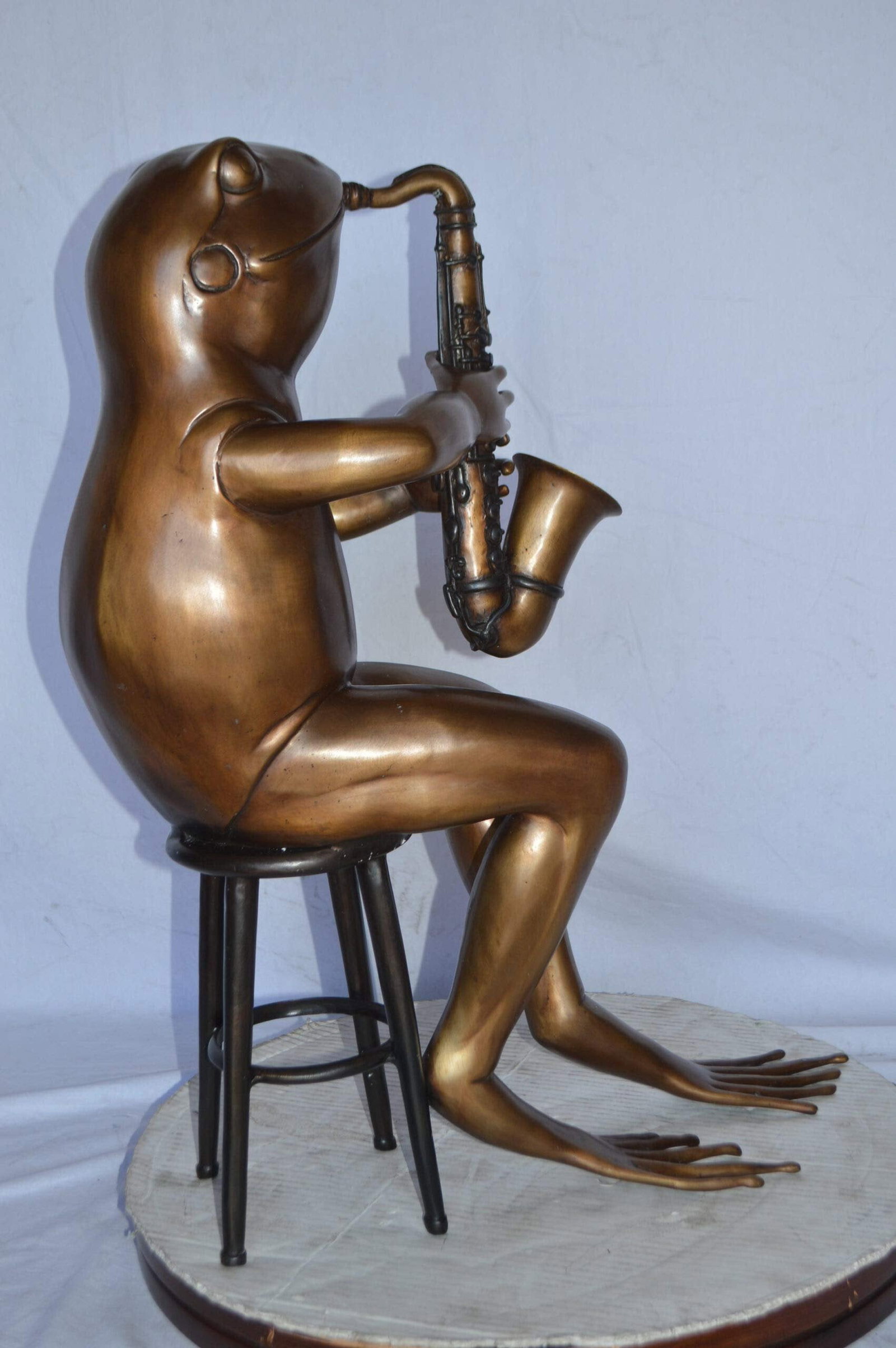 Frog playing saxophone bronze statue - Size: 23"L x 15"W x 30"H. - 8