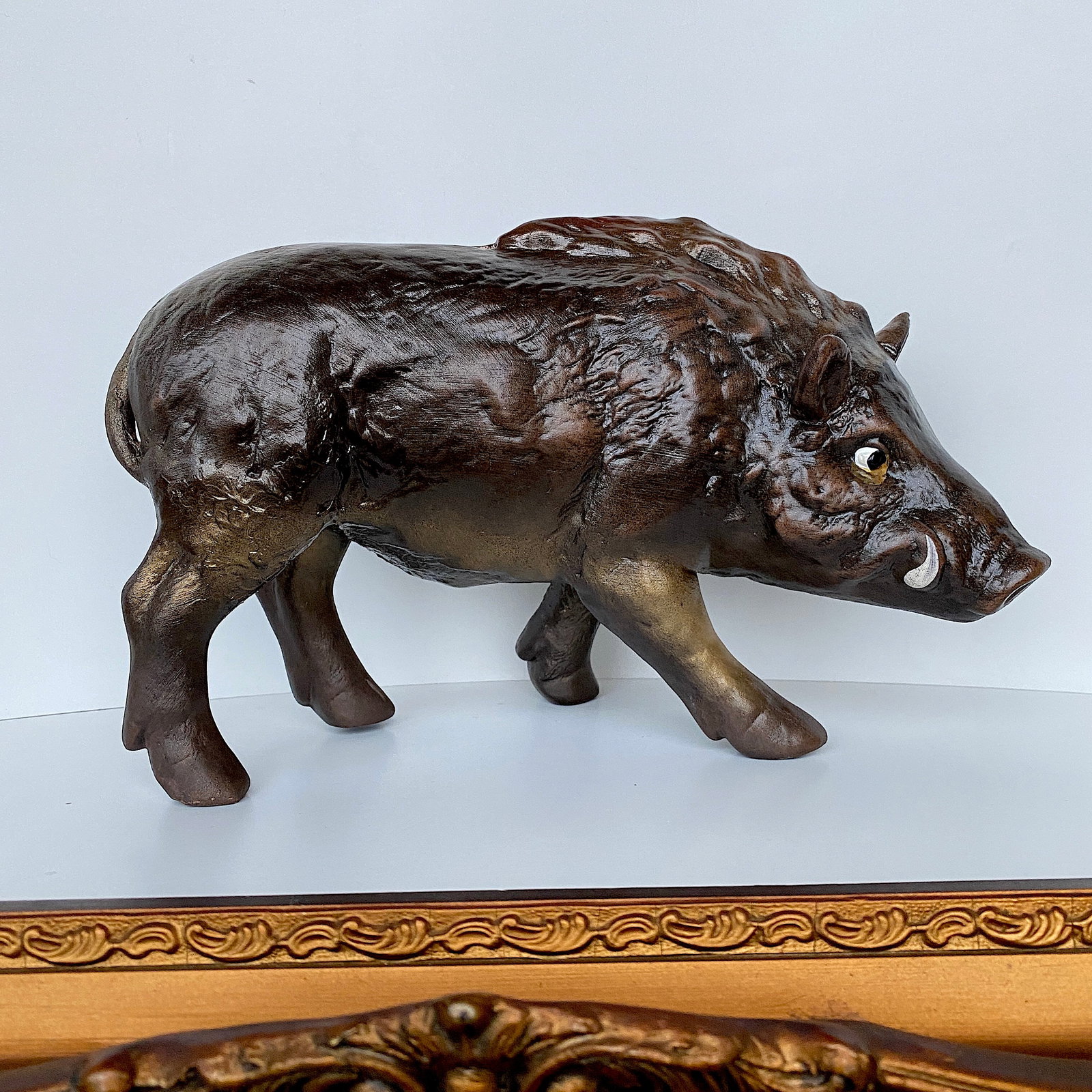 Cerabic boar statue: Title: Cerabic boar statueMaker:UnknownOrigin: GermanyDate/Period:UnknownMaterials:CeramicSize:Size: 30 x17 x 20 cmDescription:Cerabic boar statueSize: 30 x17 x 20 cmWeight: 1300 g (please see photos