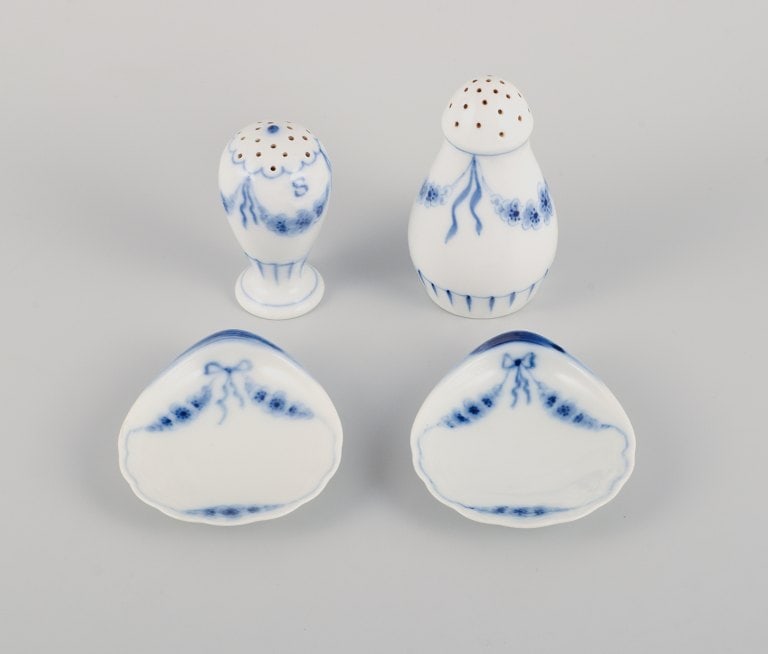 Bing & Grondahl, Empire, two small bowls, two salt shakers. 1920s. (1 of 8)