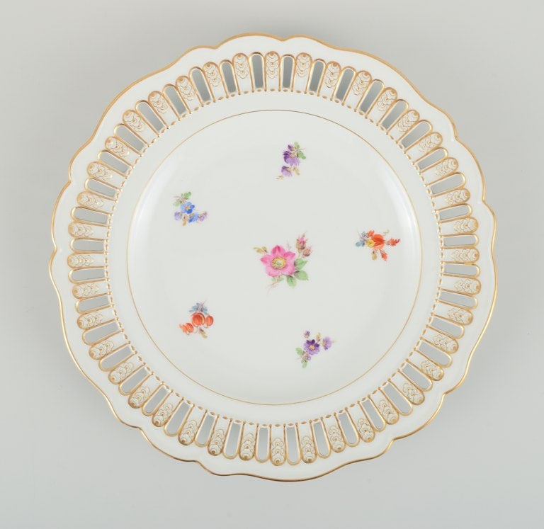 Antique Meissen openwork plate in hand-painted porcelain with flowers and gold decoration. Late 19th (1 of 4)