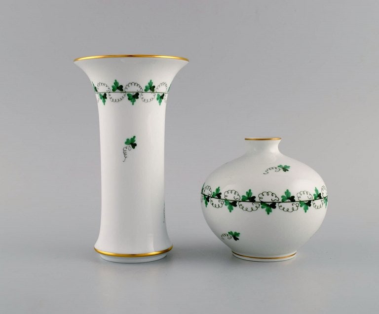 Two Herend vases in hand-painted porcelain. Mid 20th century. (1 of 6)