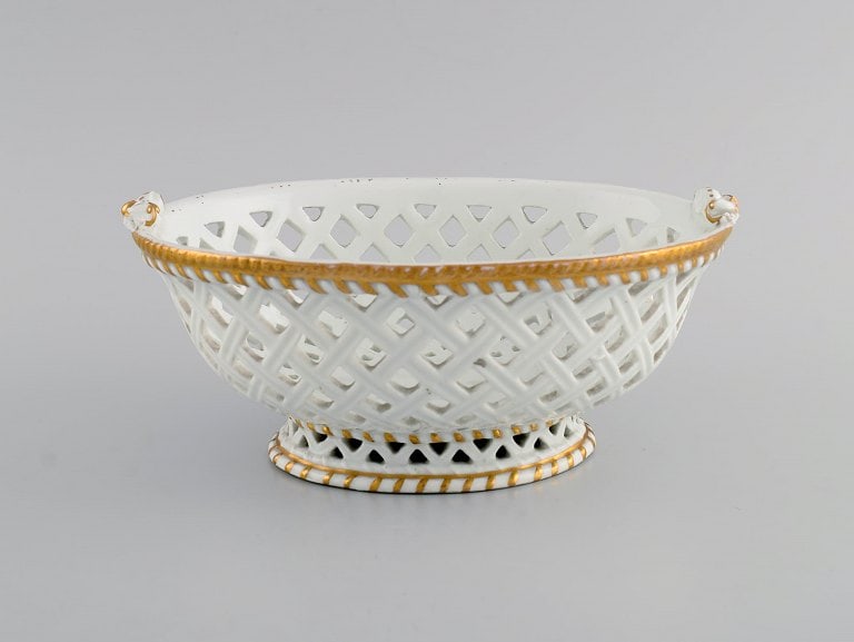 Antique Meissen bowl in openwork porcelain with hand-painted gold decoration. 19th century. (1 of 8)