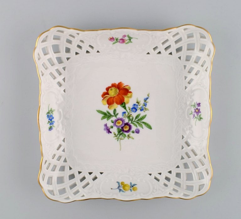 Square Meissen dish / bowl in openwork porcelain with hand-painted flowers and gold edge. Early 20th (1 of 6)