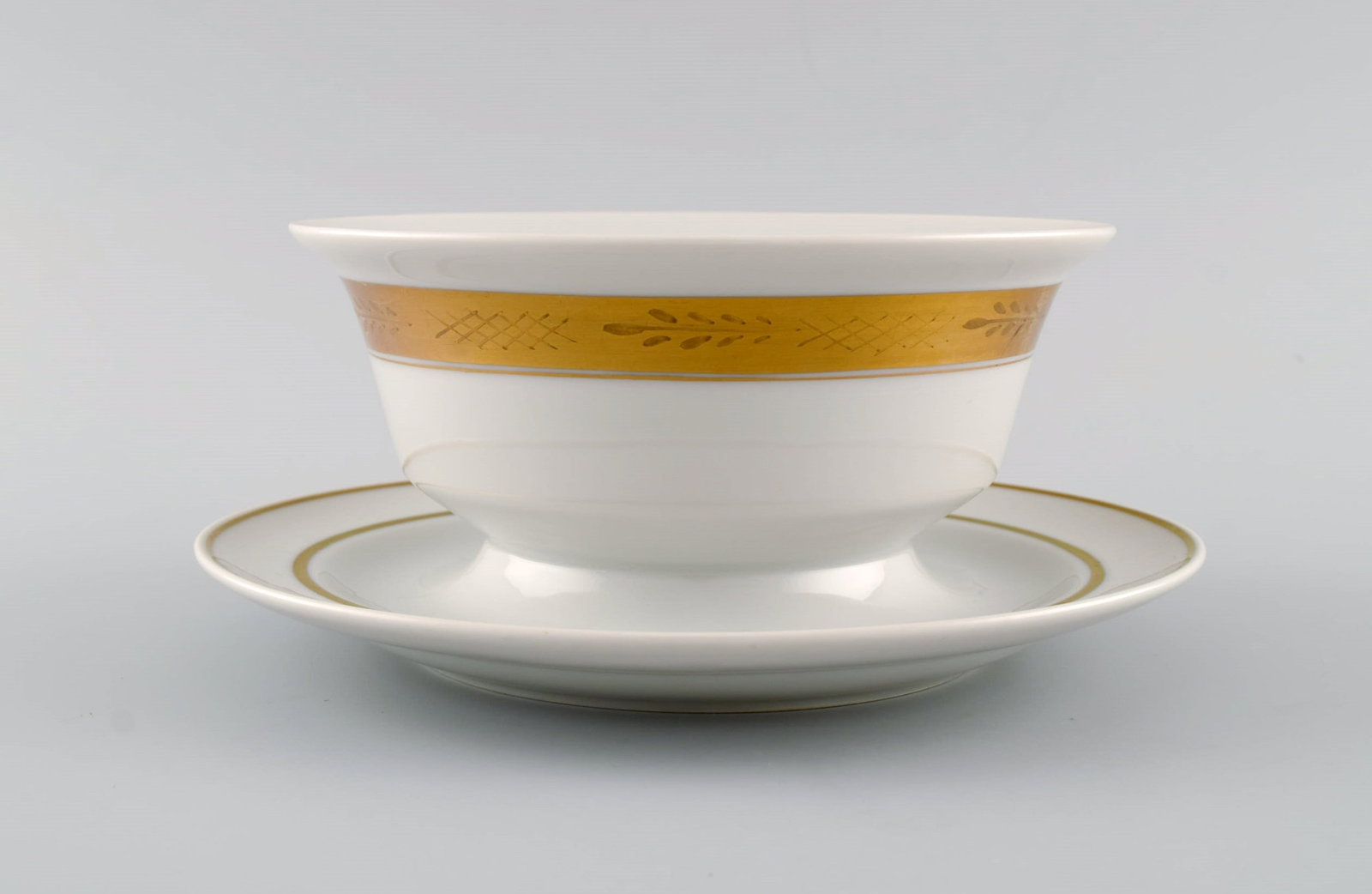 Royal Copenhagen service no. 607. Porcelain sauce bowl. Gold border with foliage. Model number (1 of 6)