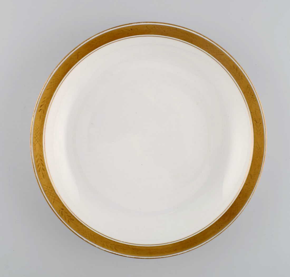 Royal Copenhagen service no. 607. Round porcelain serving dish. Gold border with foliage. Model (1 of 4)