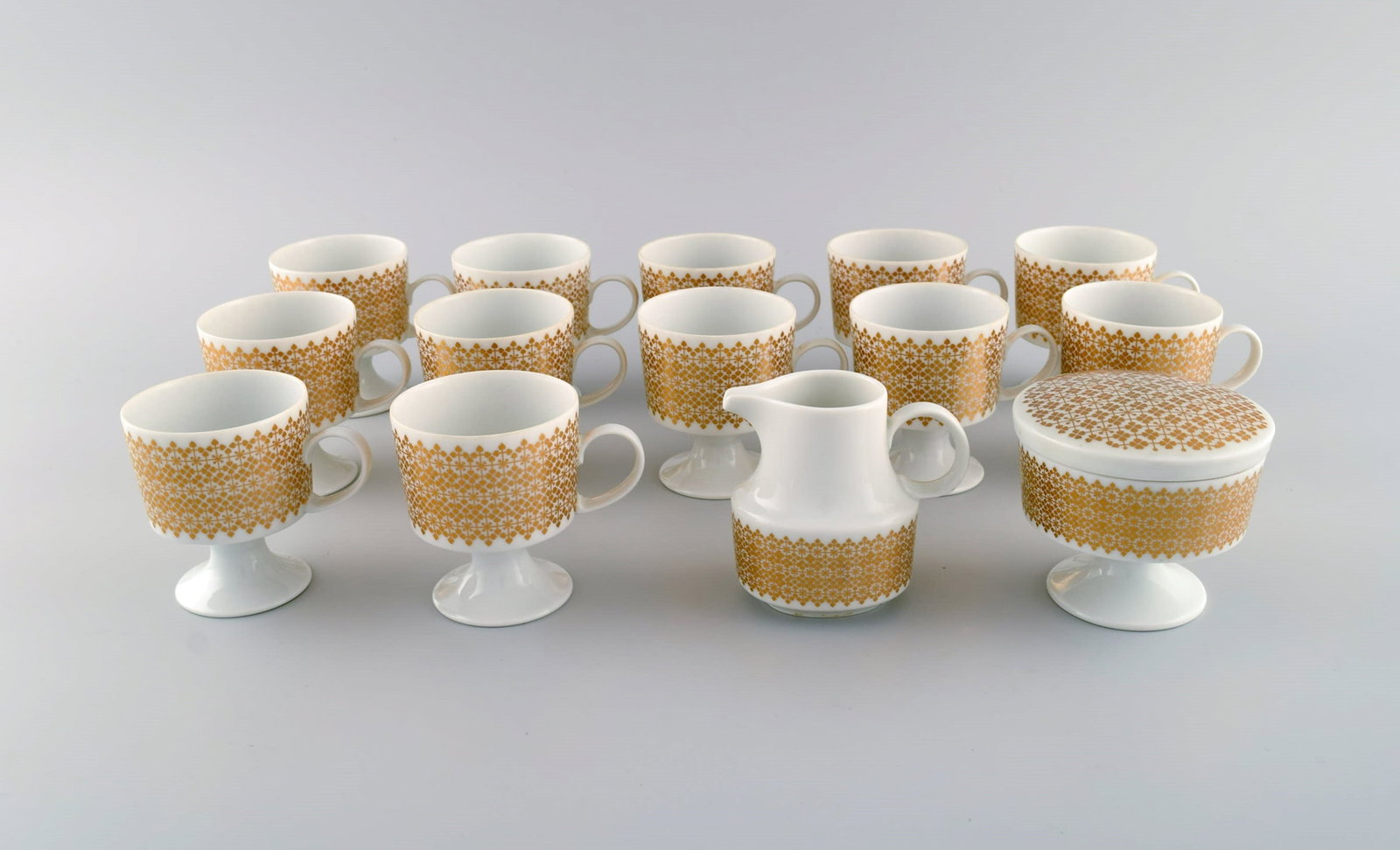 Tapio Wirkkala for Rosenthal. Coffee service for twelve people. Porcelain with gold decoration. (1 of 6)