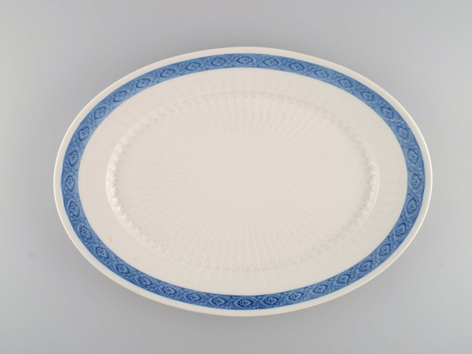 Royal Copenhagen Blue Fan serving dish. 1960s. Model number 1212/1508. Designed by Arnold Krog in (1 of 4)