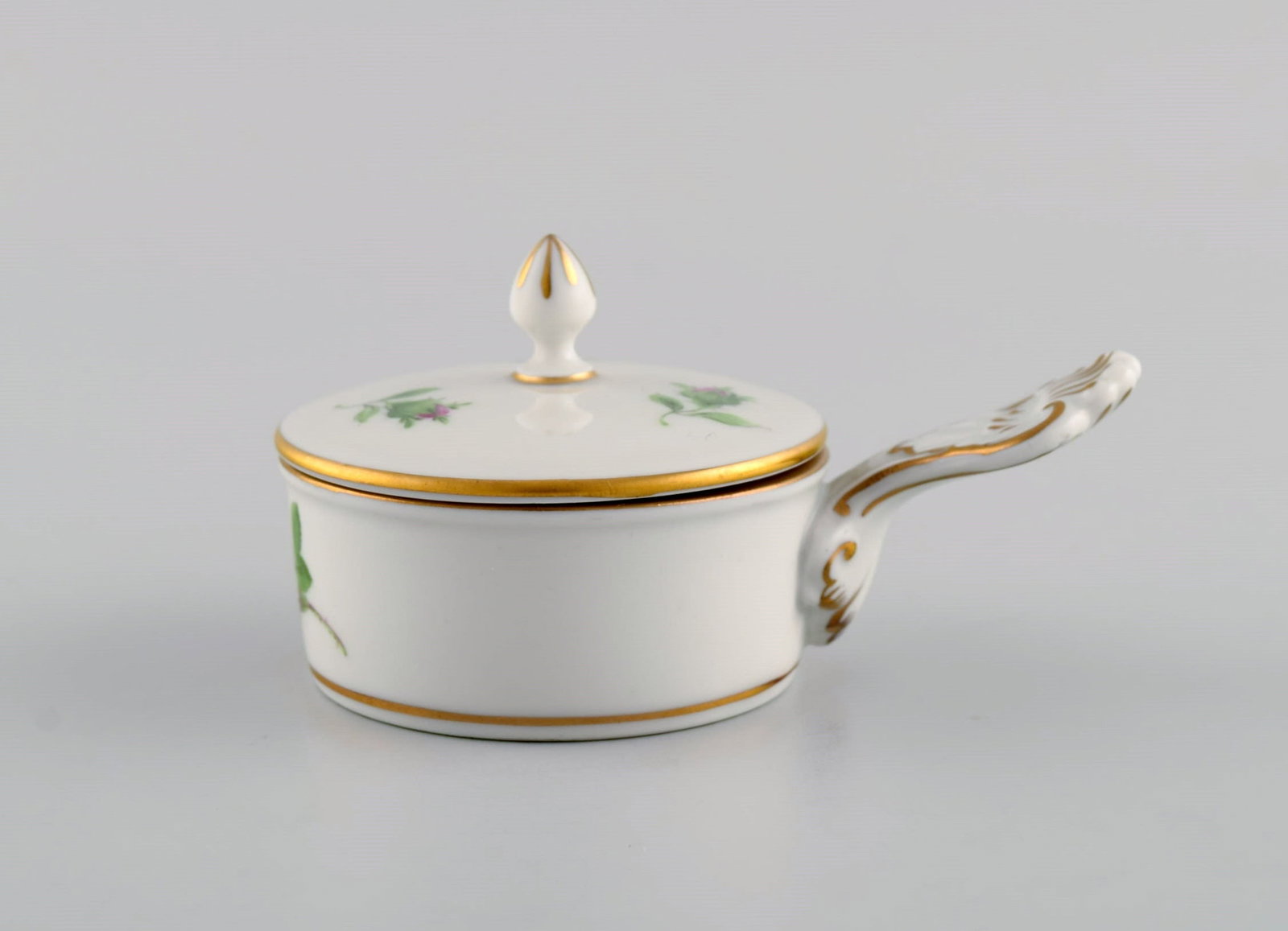 Small Meissen Pink Rose lidded tureen in hand-painted porcelain with gold edge. Early 20th century. (1 of 6)