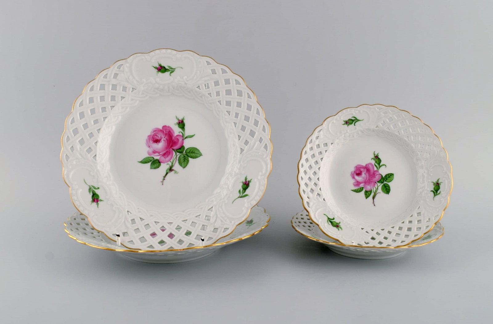 Four Meissen Pink Rose plates in openwork porcelain with hand-painted roses and gold edge. Early (1 of 5)