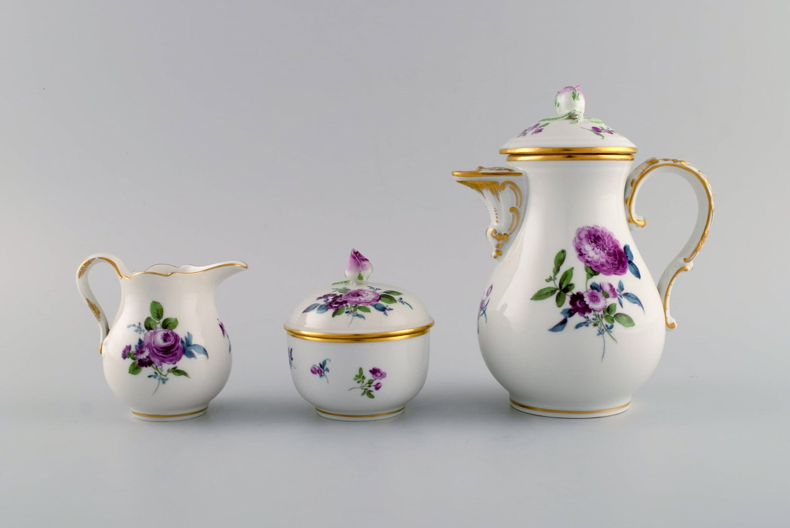 Meissen coffee pot, sugar bowl and cream jug with hand-painted flowers and gold decoration. Lids (1 of 9)