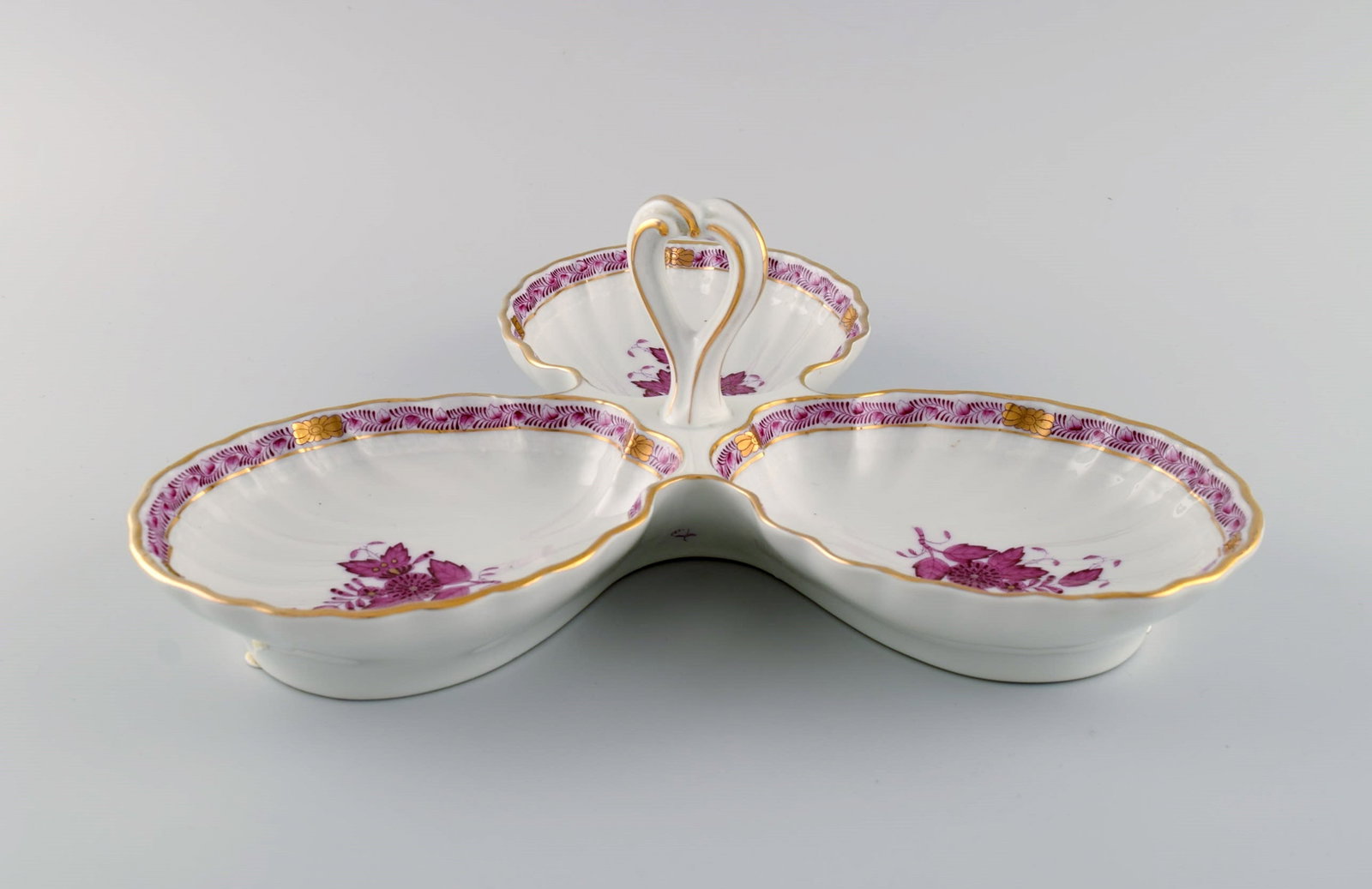 Herend Chinese Bouquet Raspberry. Three-part serving dish with handle in hand-painted porcelain. (1 of 10)