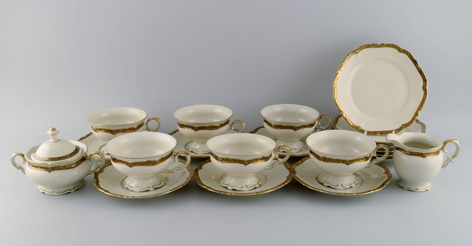 KPM, Berlin. Royal Ivory tea service in cream-colored porcelain with gold decoration for six people. (1 of 8)