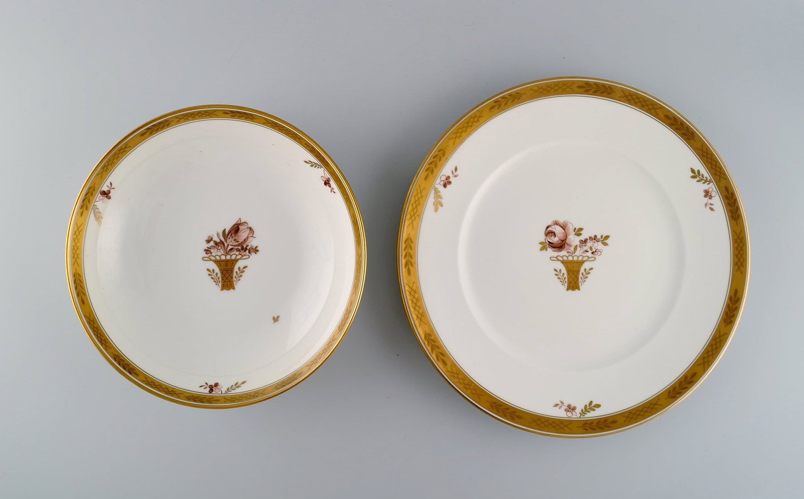 Royal Copenhagen Golden Basket bowl and dish in hand-painted porcelain with flowers and gold (1 of 6)