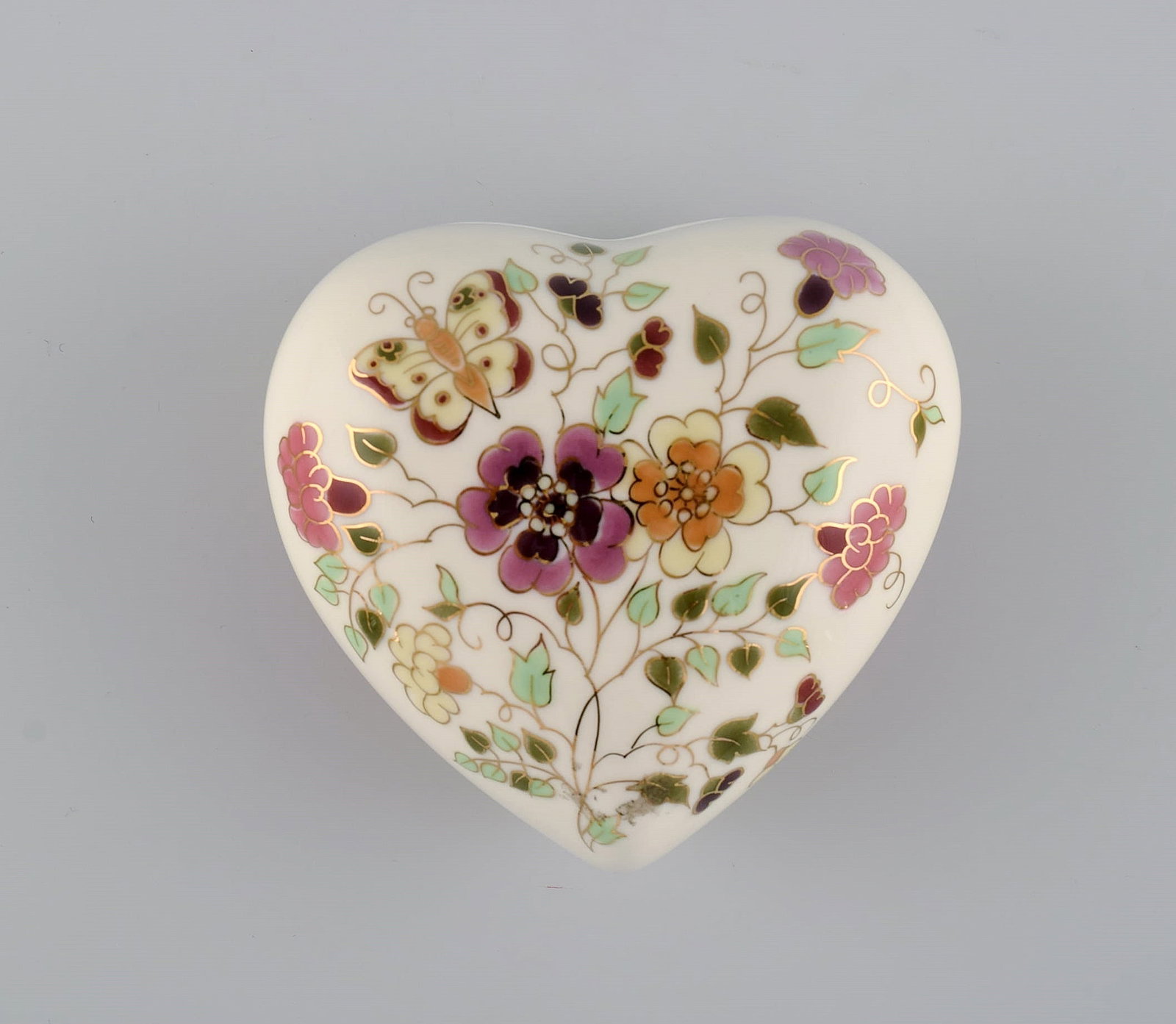Heart-shaped Zsolnay lidded box in cream-colored porcelain with hand-painted flowers, butterflies: Title: Heart-shaped Zsolnay lidded box in cream-colored porcelain with hand-painted flowers, butterflies and gold decoration. Late 20th century. Description: Heart-shaped Zsolnay lidded box in cream-c