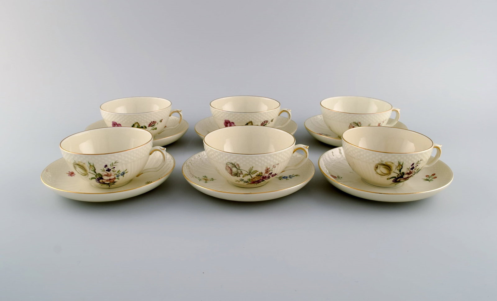 Six Royal Copenhagen Frijsenborg teacups with saucers in hand-painted porcelain with flowers and (1 of 5)