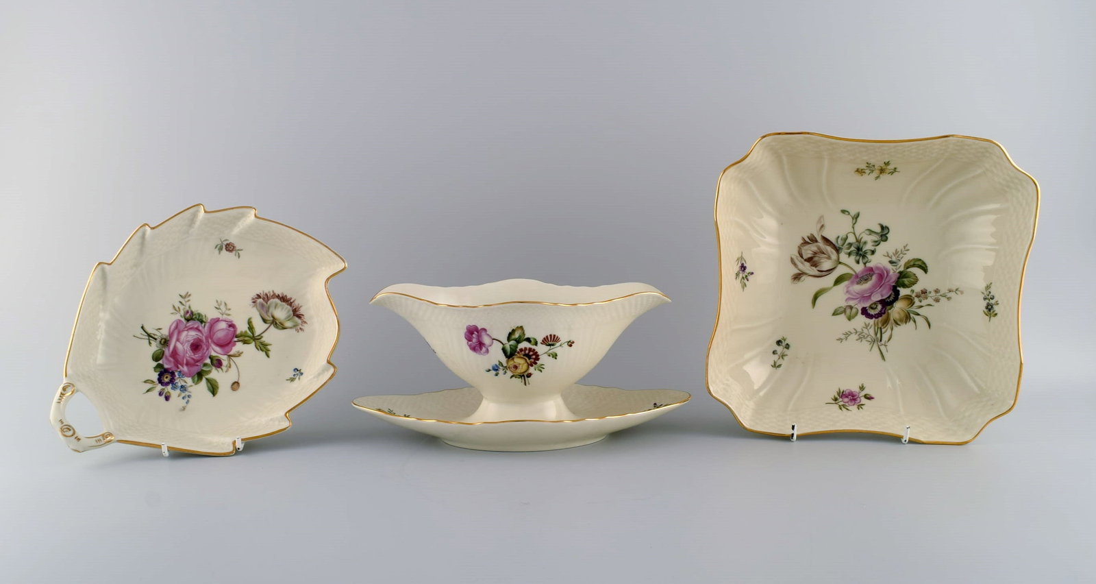 Royal Copenhagen Frijsenborg sauce boat and two bowls in hand-painted porcelain with flowers and (1 of 8)