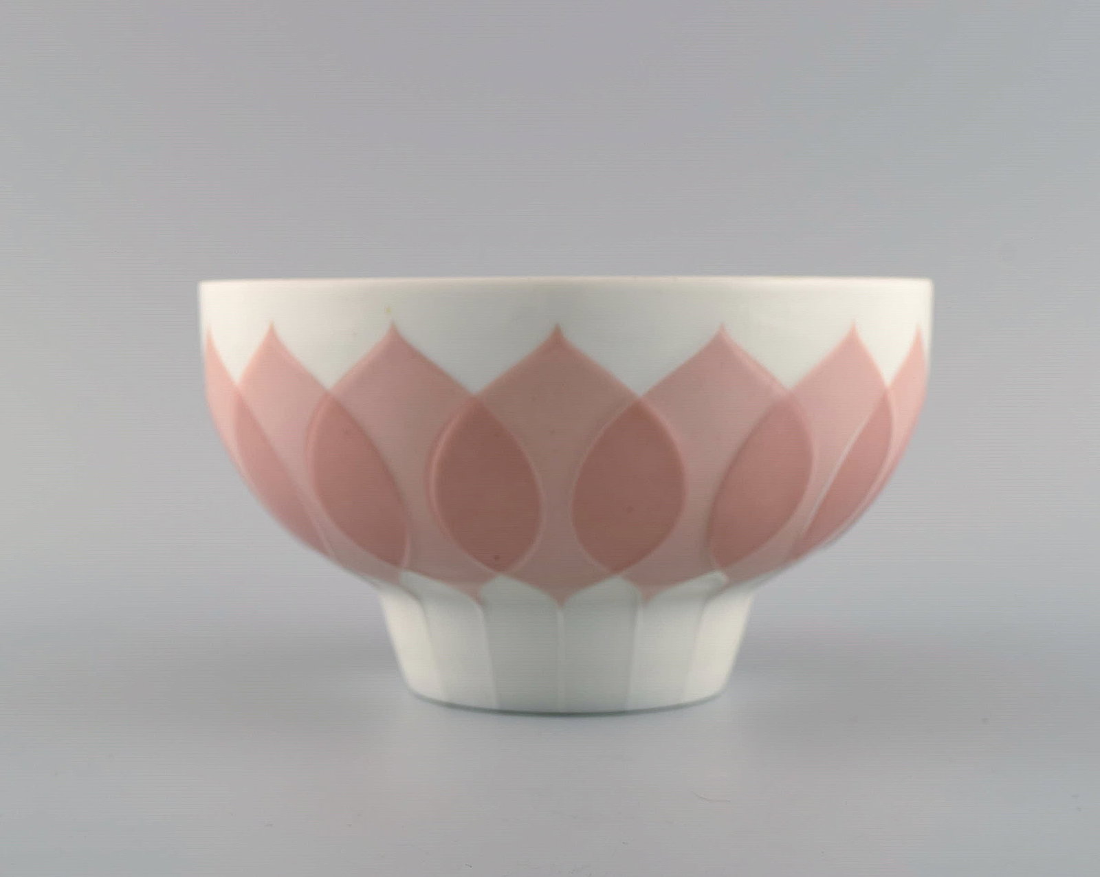 Bjørn Wiinblad for Rosenthal. Lotus porcelain service. Bowl decorated with pink lotus leaves. (1 of 4)