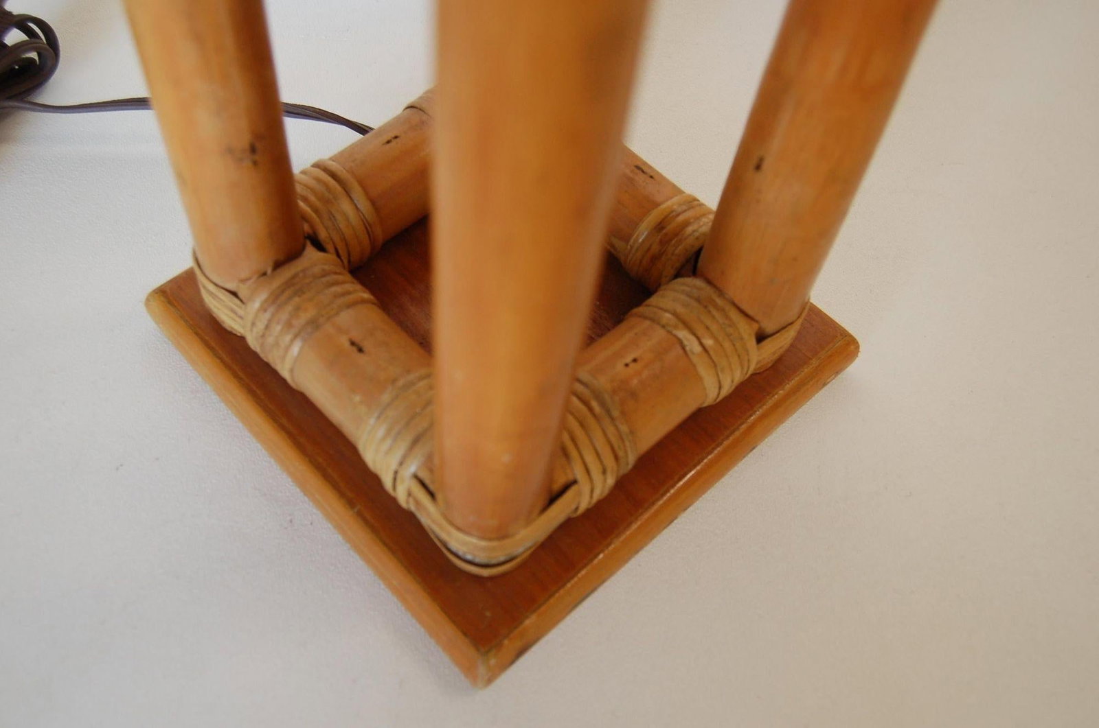 Restored Mid-Century Box Frame Rattan Table Lamp - 11