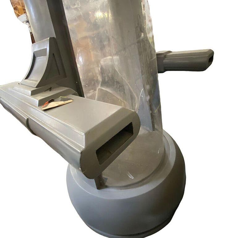 Futurist Cryogenic Freezing Chamber Tube Sculpture Hero Prop, 1997 Austin Powers - 10