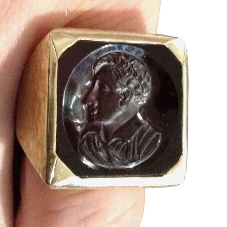 Gold Men's Ring with Intaglio Portrait in Carnelian - 3