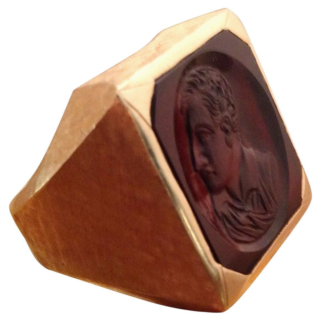 Gold Men's Ring with Intaglio Portrait in Carnelian - 4