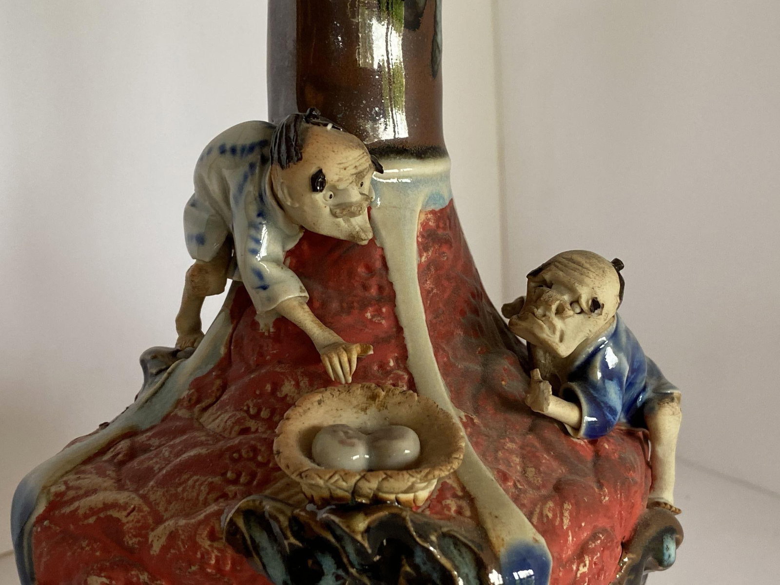 Japanese Sumida Ware Vase with Two Men on Rocky Ledge by Inoue Ryosai II - 10