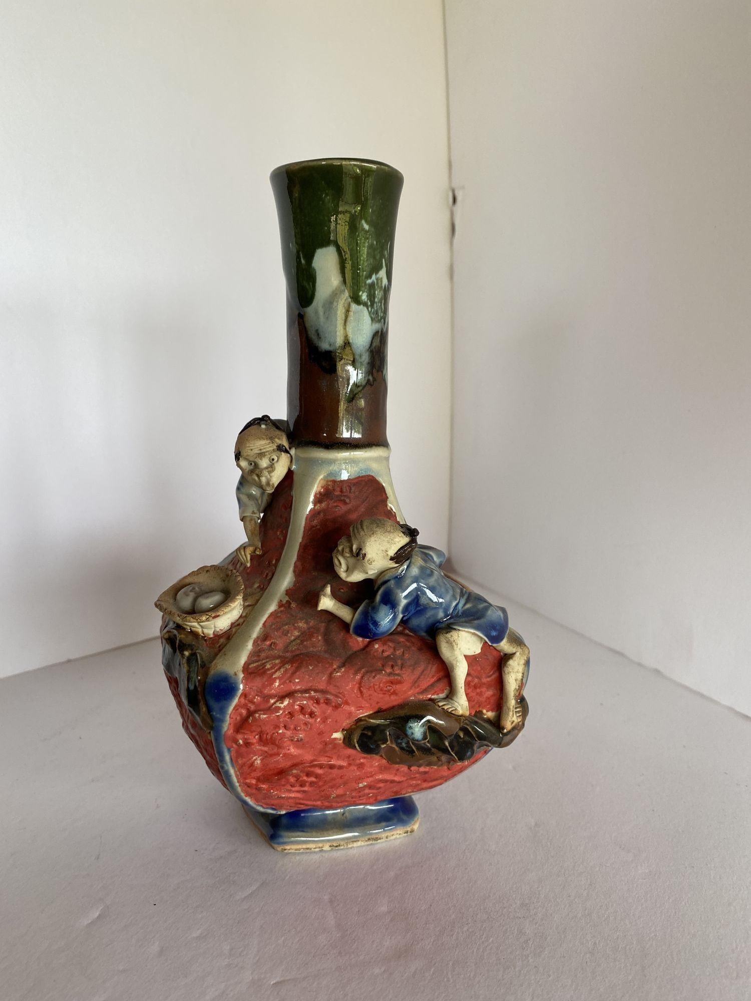 Japanese Sumida Ware Vase with Two Men on Rocky Ledge by Inoue Ryosai II - 8