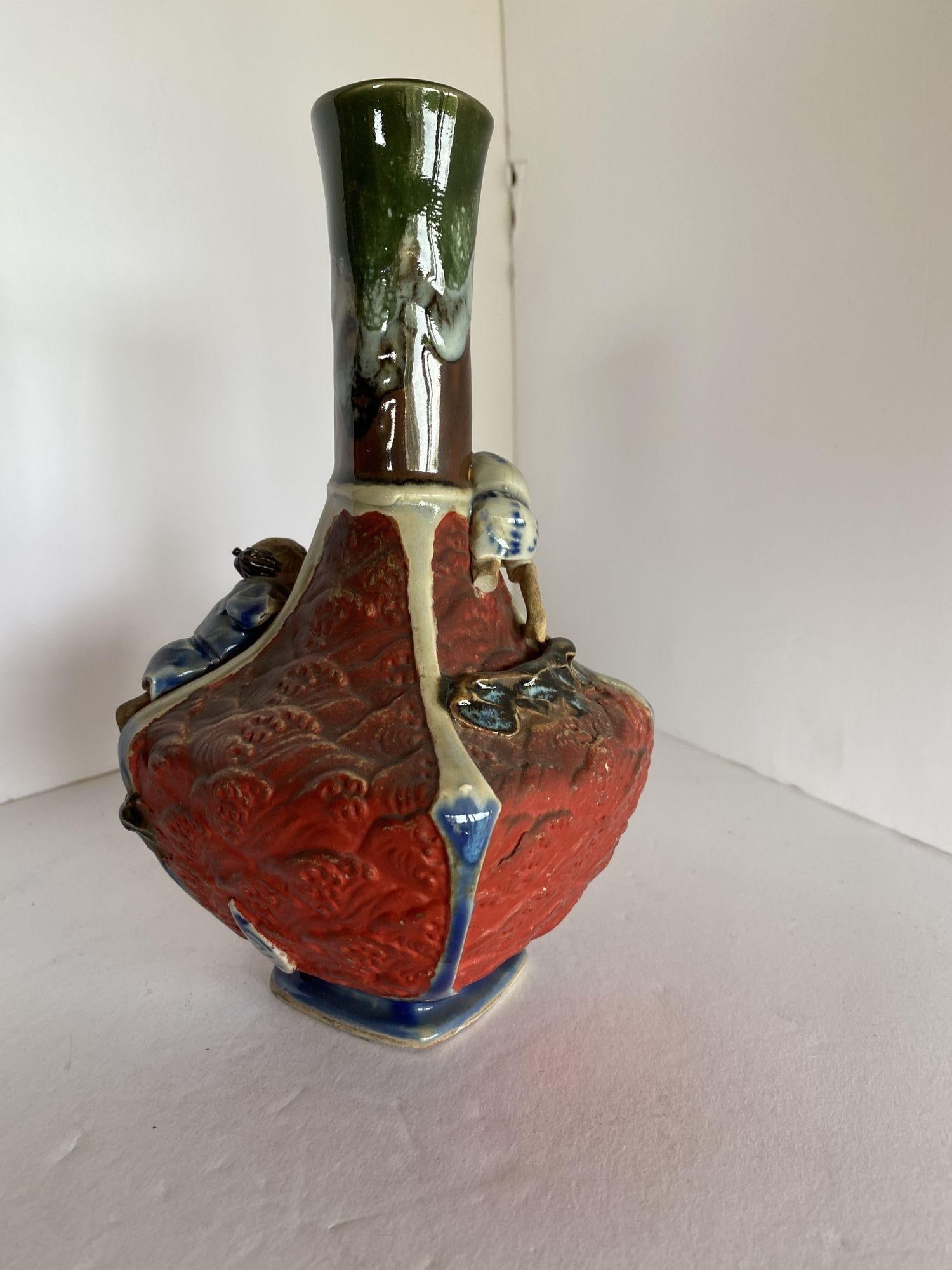 Japanese Sumida Ware Vase with Two Men on Rocky Ledge by Inoue Ryosai II - 9