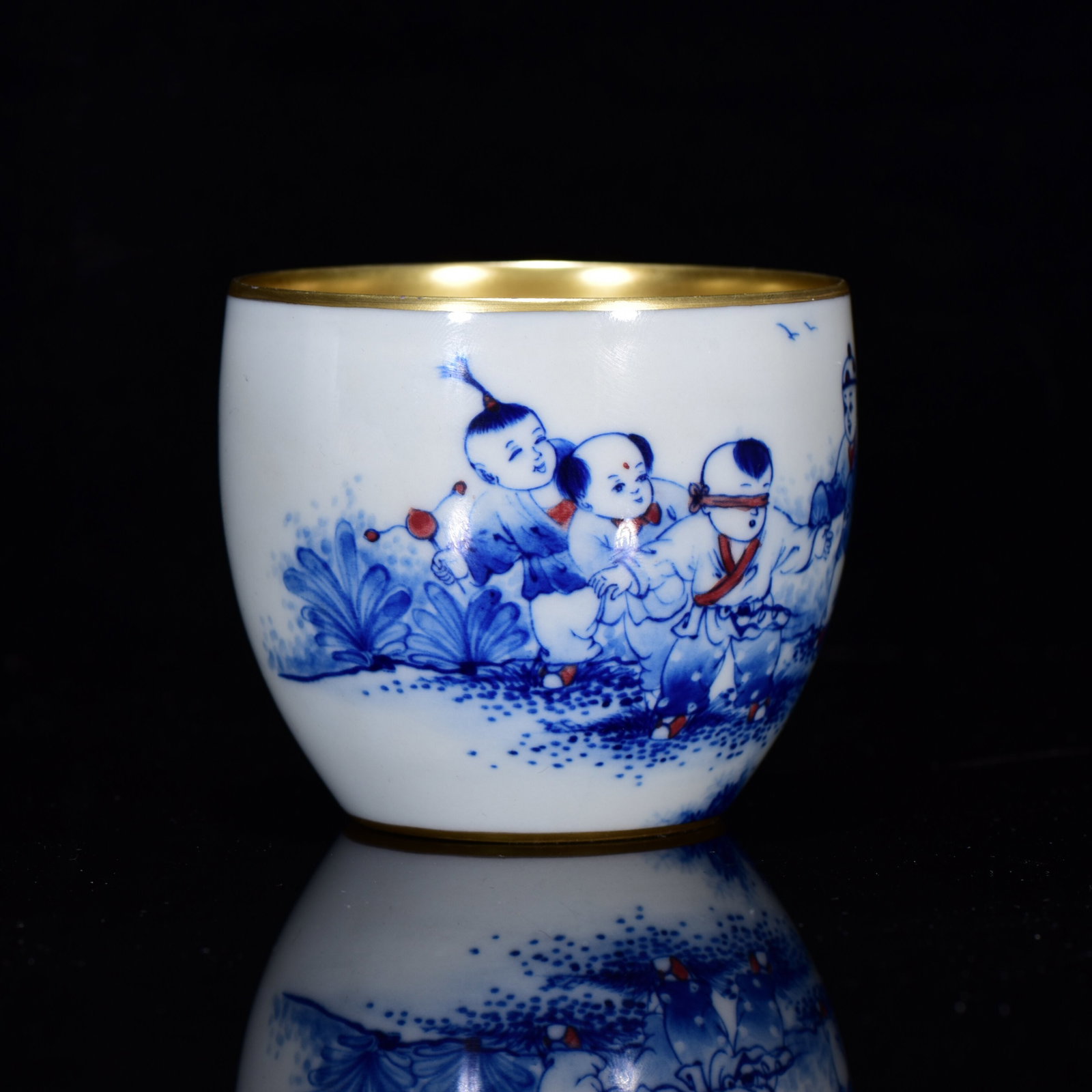 Gilt Gold Blue and White Porcelain Cup Kid Design: Title: Gilt Gold Blue and White Porcelain Cup Kid Design Origin: Chinese Date/Period: After1880 Materials: Porcelain Dimensions: 60x70(mm) 2.36x2.76(inches) Reserve: $279.00 Shipping:Domestic: