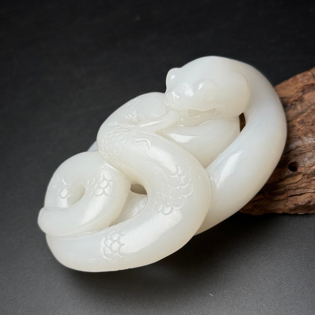 Hetian Jade Hand-Carved Snake Statue - 2